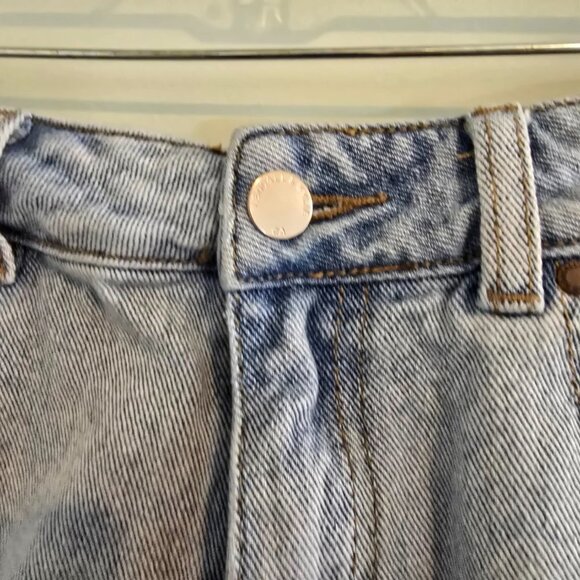 Kendall & Kylie Light Wash Denim Roll Cuff Shorts - Picture 3 of 7